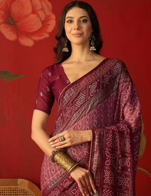 Onion georgette bandhni printed saree with unstitched blouse piece. 3