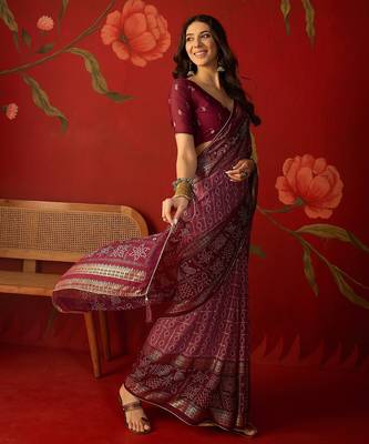 Onion georgette bandhni printed saree with unstitched blouse piece. 4
