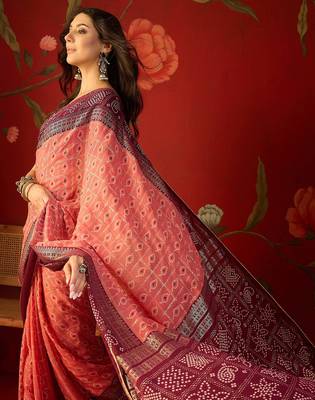Pink georgette bandhni printed saree with unstitched blouse piece. 2