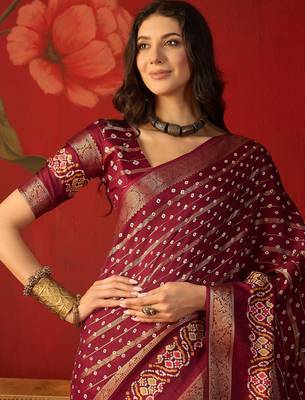 Maroon silk cotton bandhni saree with unstitched blouse piece. 4