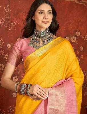 Pink & yellow silk cotton printed saree with unstitched blouse piece. 4