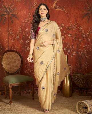 Beige silk blend embroidered saree with unstitched blouse piece. 3