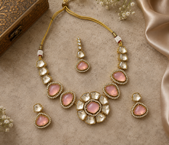 kundan baby pink mehendi polish necklace set with earrings and maang tikka for bridal wedding jewelry 3