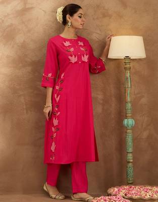 Women Floral Embroidered Regular Thread Work Pure Cotton Kurta with Trousers 1