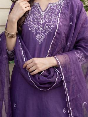 Women Ethnic Motifs Embroidered Regular Thread Work Kurta with Trousers & With Dupatta 3