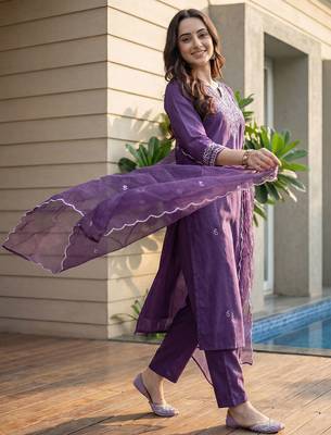 Women Ethnic Motifs Embroidered Regular Thread Work Kurta with Trousers & With Dupatta 4