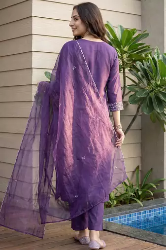 Women Ethnic Motifs Embroidered Regular Thread Work Kurta with Trousers & With Dupatta