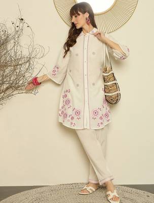 Women Floral Embroidered Pure Cotton Kurta with Trouser 1