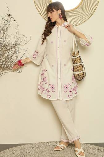 Women Floral Embroidered  Cotton Kurta with Trouser