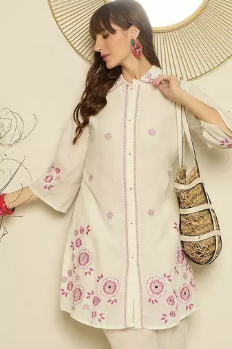Women Floral Embroidered Pure Cotton Kurta with Trouser