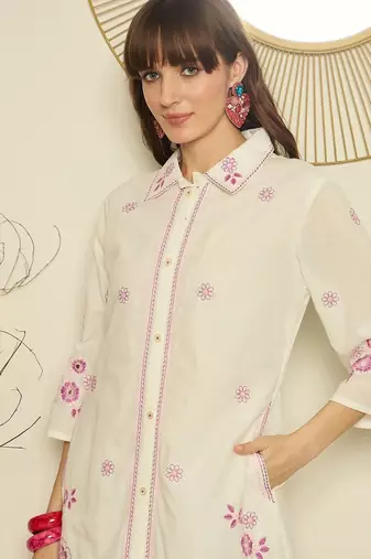 Women Floral Embroidered Pure Cotton Kurta with Trouser