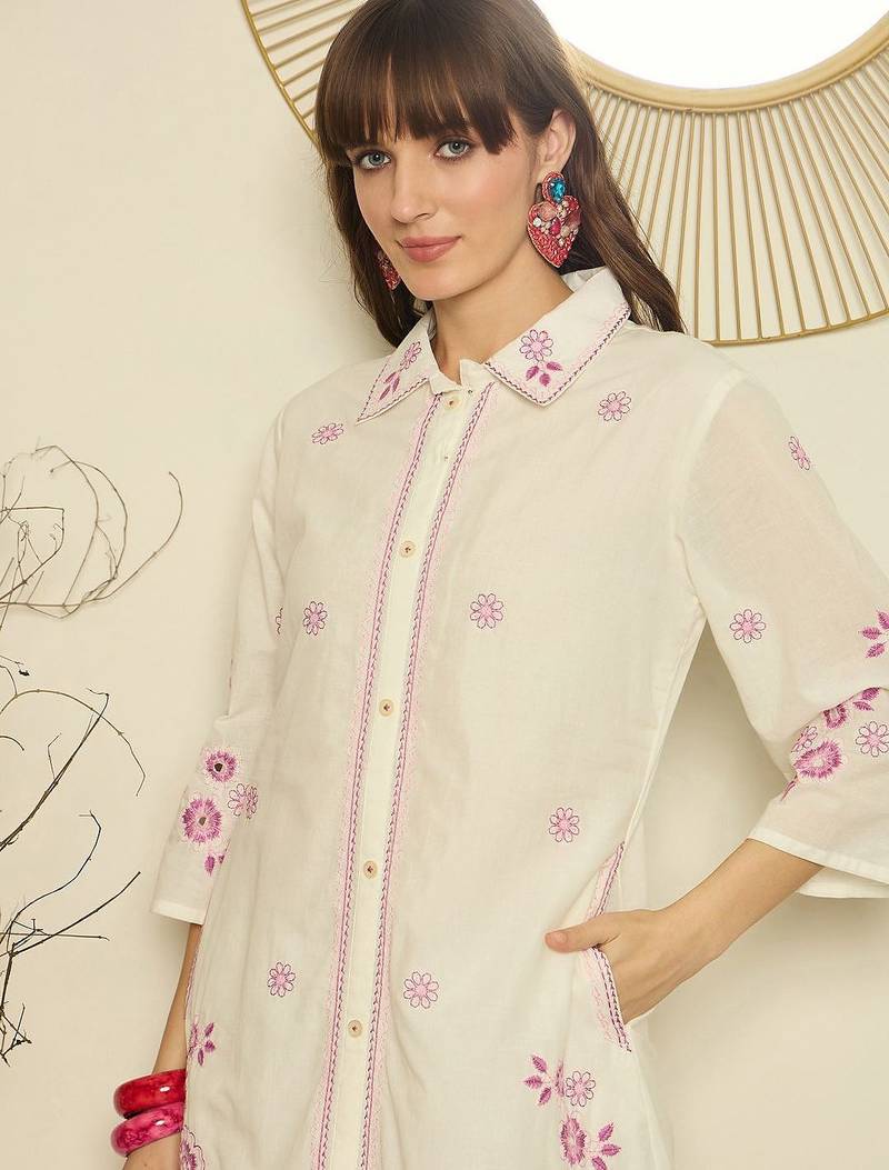 Women Floral Embroidered Pure Cotton Kurta with Trouser