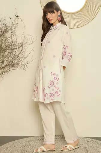 Women Floral Embroidered Pure Cotton Kurta with Trouser