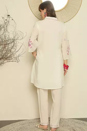 Women Floral Embroidered Pure Cotton Kurta with Trouser