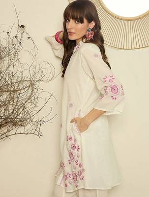 Women Floral Embroidered Pure Cotton Kurta with Trouser 7