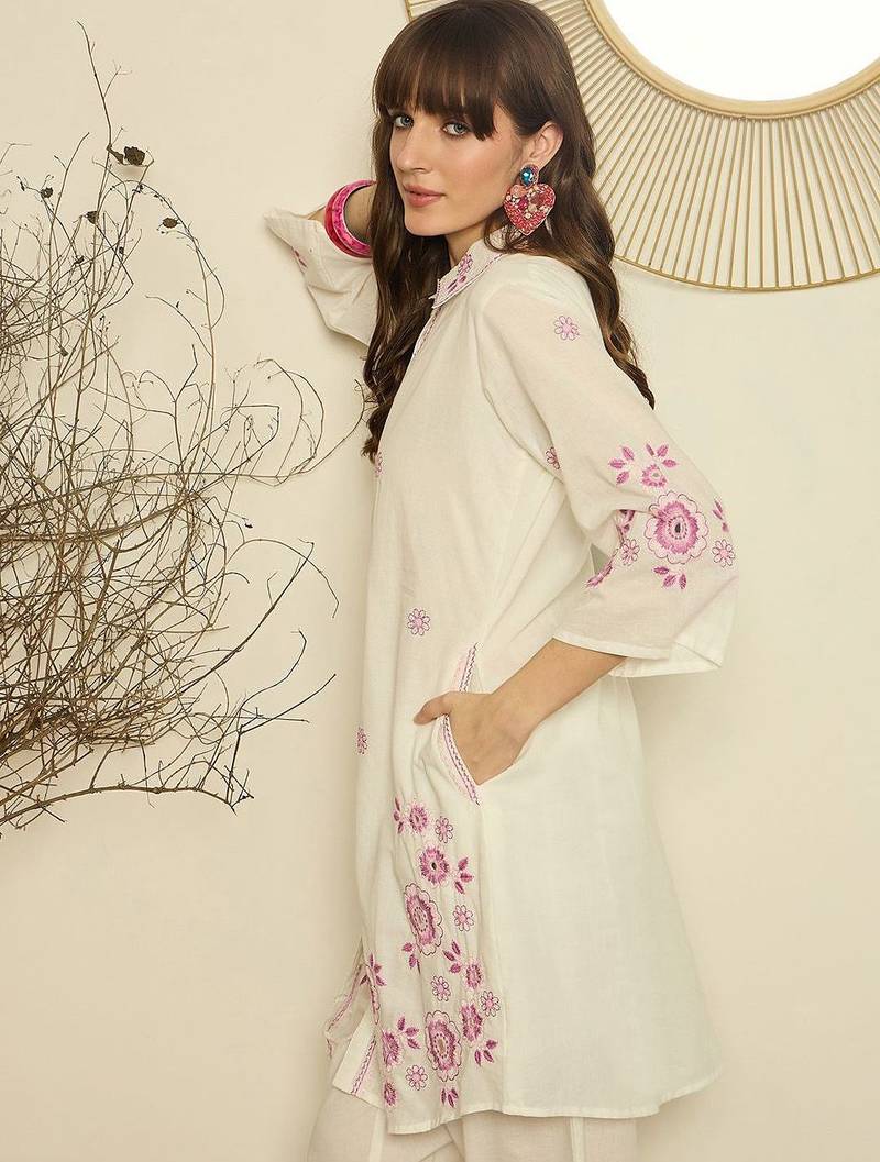 Women Floral Embroidered Pure Cotton Kurta with Trouser