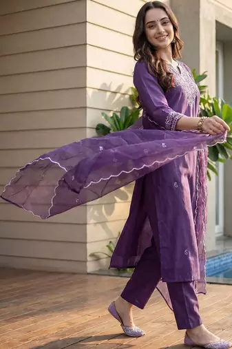 Women Ethnic Motifs Embroidered Regular Thread Work Kurta with Trousers & With Dupatta