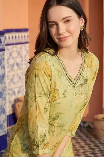 Women Floral Embroidered Regular Beads and Stones Kurta with Trousers