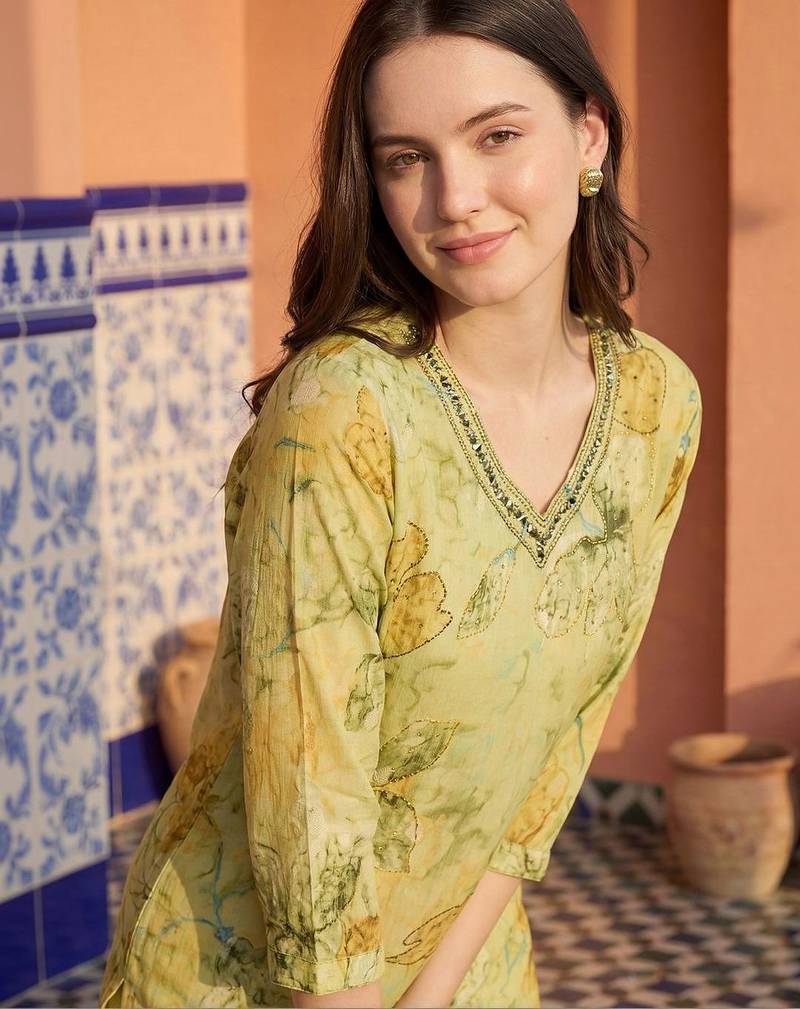 Women Floral Embroidered Regular Beads and Stones Kurta with Trousers