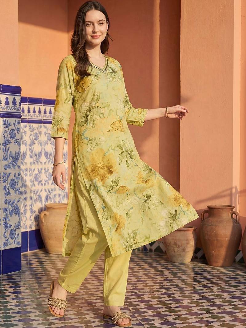 Women Floral Embroidered Regular Beads and Stones Kurta with Trousers