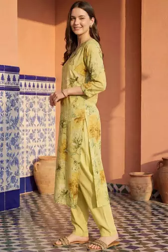 Women Floral Embroidered Regular Beads and Stones Kurta with Trousers