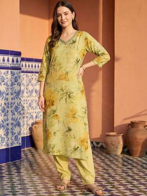 Women Floral Embroidered Regular Beads and Stones Kurta with Trousers 5