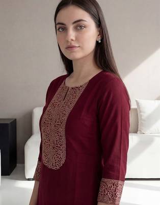 Women Ethnic Motifs Embroidered Regular Thread Work Kurta with Trousers 2