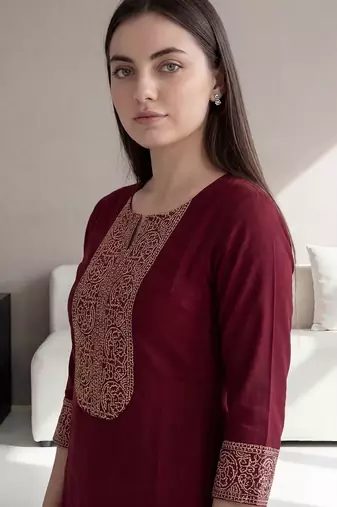 Women Ethnic Motifs Embroidered Regular Thread Work Kurta with Trousers