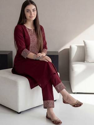 Women Ethnic Motifs Embroidered Regular Thread Work Kurta with Trousers 6