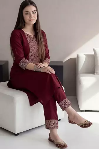 Women Ethnic Motifs Embroidered Regular Thread Work Kurta with Trousers