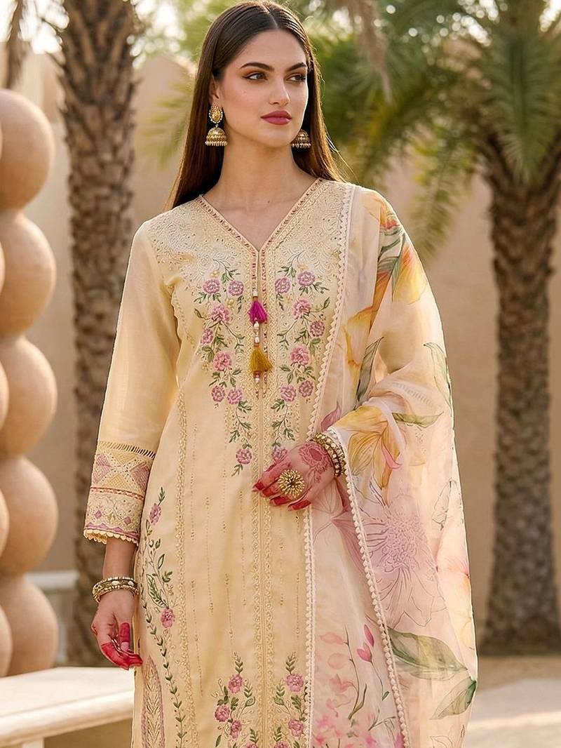 Women Floral Embroidered Regular Thread Work Kurta with Trousers & With Dupatta