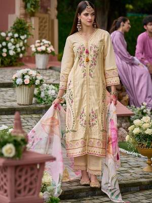 Women Floral Embroidered Regular Thread Work Kurta with Trousers & With Dupatta 3