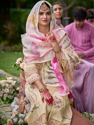 Women Floral Embroidered Regular Thread Work Kurta with Trousers & With Dupatta 4