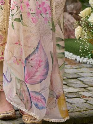Women Floral Embroidered Regular Thread Work Kurta with Trousers & With Dupatta 5
