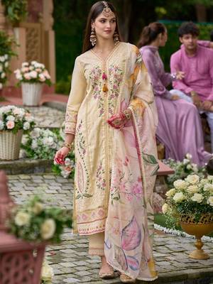 Women Floral Embroidered Regular Thread Work Kurta with Trousers & With Dupatta 7