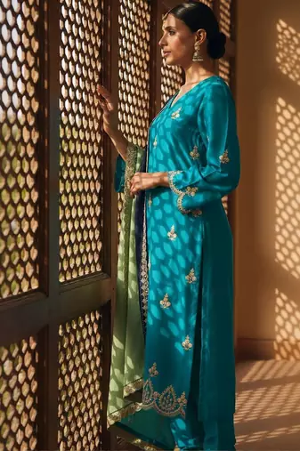 Floral Embroidered V-Neck Thread Work Straight Kurta With Churidar & Dupatta