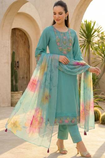 Women Floral Embroidered Regular Thread Work Kurta with Trousers & With Dupatta