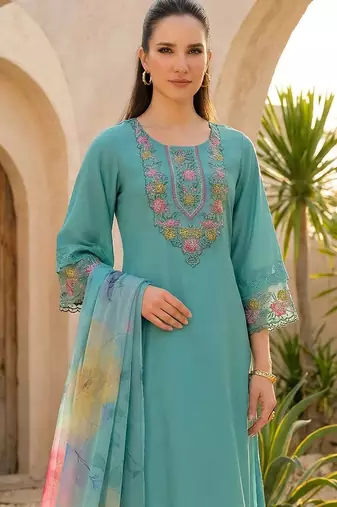 Women Floral Embroidered Regular Thread Work Kurta with Trousers & With Dupatta