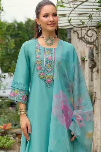 Women Floral Embroidered Regular Thread Work Kurta with Trousers & With Dupatta