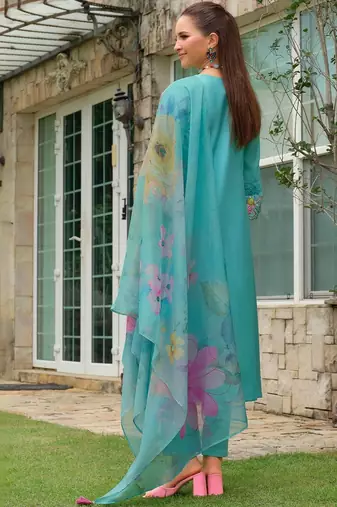 Women Floral Embroidered Regular Thread Work Kurta with Trousers & With Dupatta