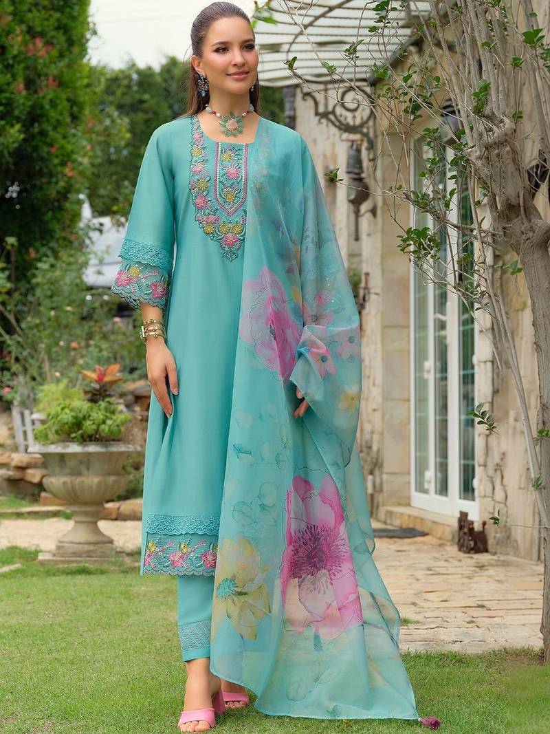 Women Floral Embroidered Regular Thread Work Kurta with Trousers & With Dupatta