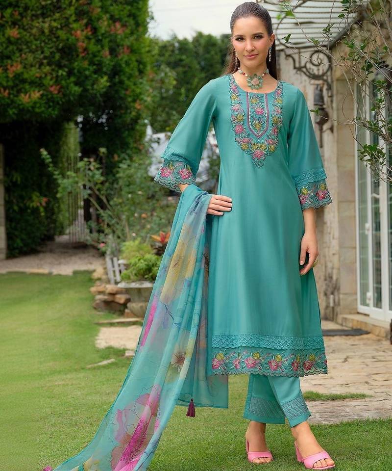 Women Floral Embroidered Regular Thread Work Kurta with Trousers & With Dupatta