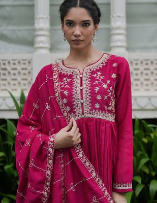 Women Floral Embroidered Pleated Kurta with Trousers & With Dupatta 1
