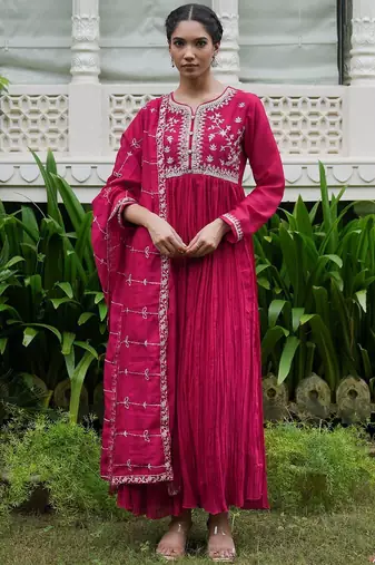 Women Floral Embroidered Pleated Kurta with Trousers & With Dupatta