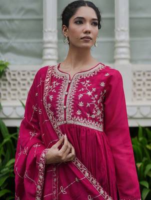 Women Floral Embroidered Pleated Kurta with Trousers & With Dupatta 3
