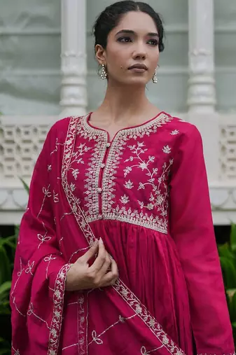 Women Floral Embroidered Pleated Kurta with Trousers & With Dupatta