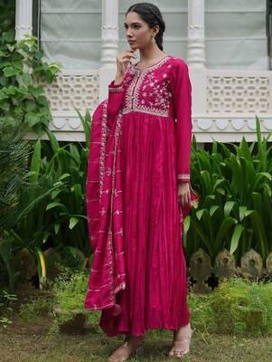 Women Floral Embroidered Pleated Kurta with Trousers & With Dupatta 5