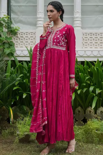 Women Floral Embroidered Pleated Kurta with Trousers & With Dupatta