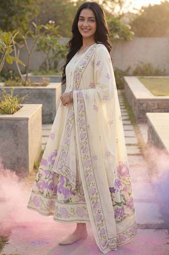 Women Floral Printed Regular Beads and Stones  Cotton Kurta Set