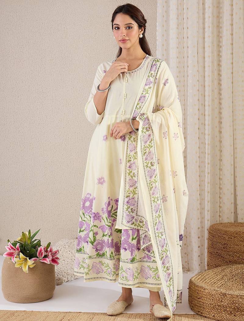 Women Floral Printed Regular Beads and Stones Pure Cotton Kurta Set
